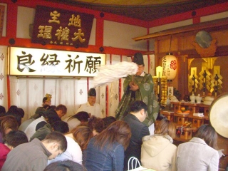 地主神社神官　お祓い