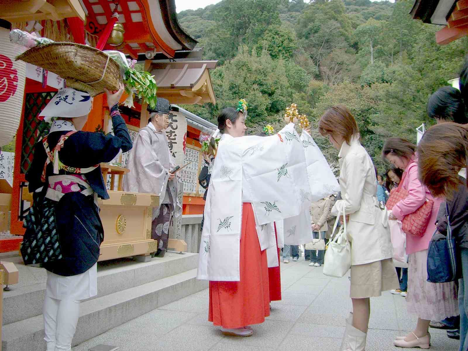 地主神社　巫女神鈴の儀