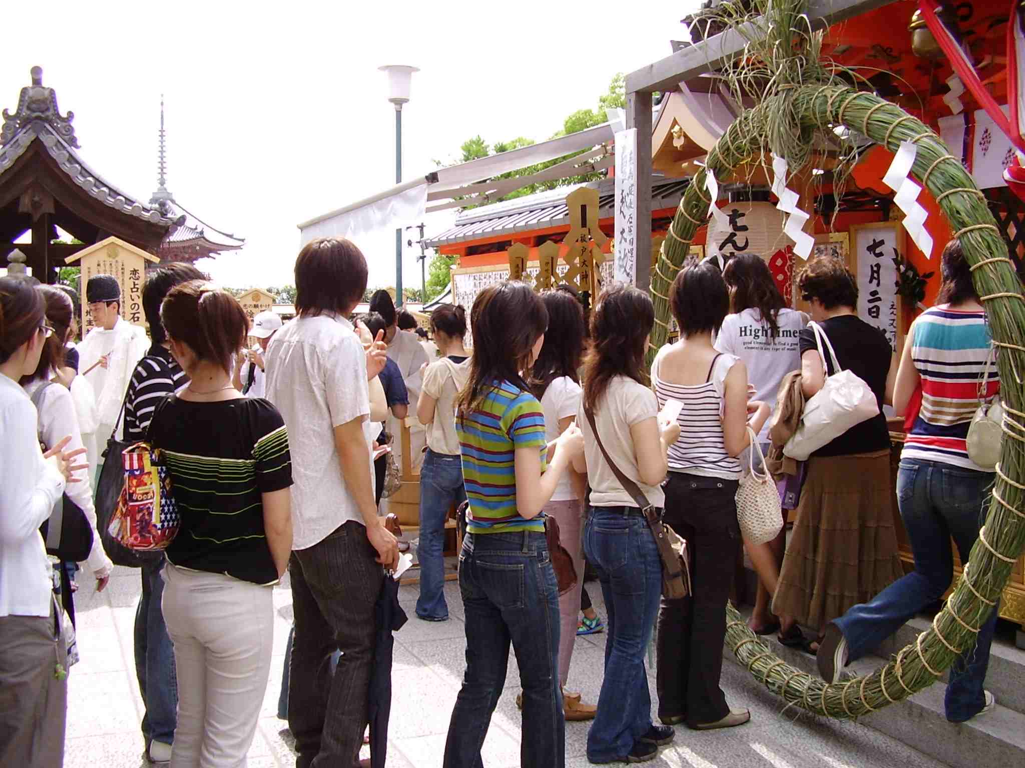 夏越しの大祓祭　茅の輪くぐり