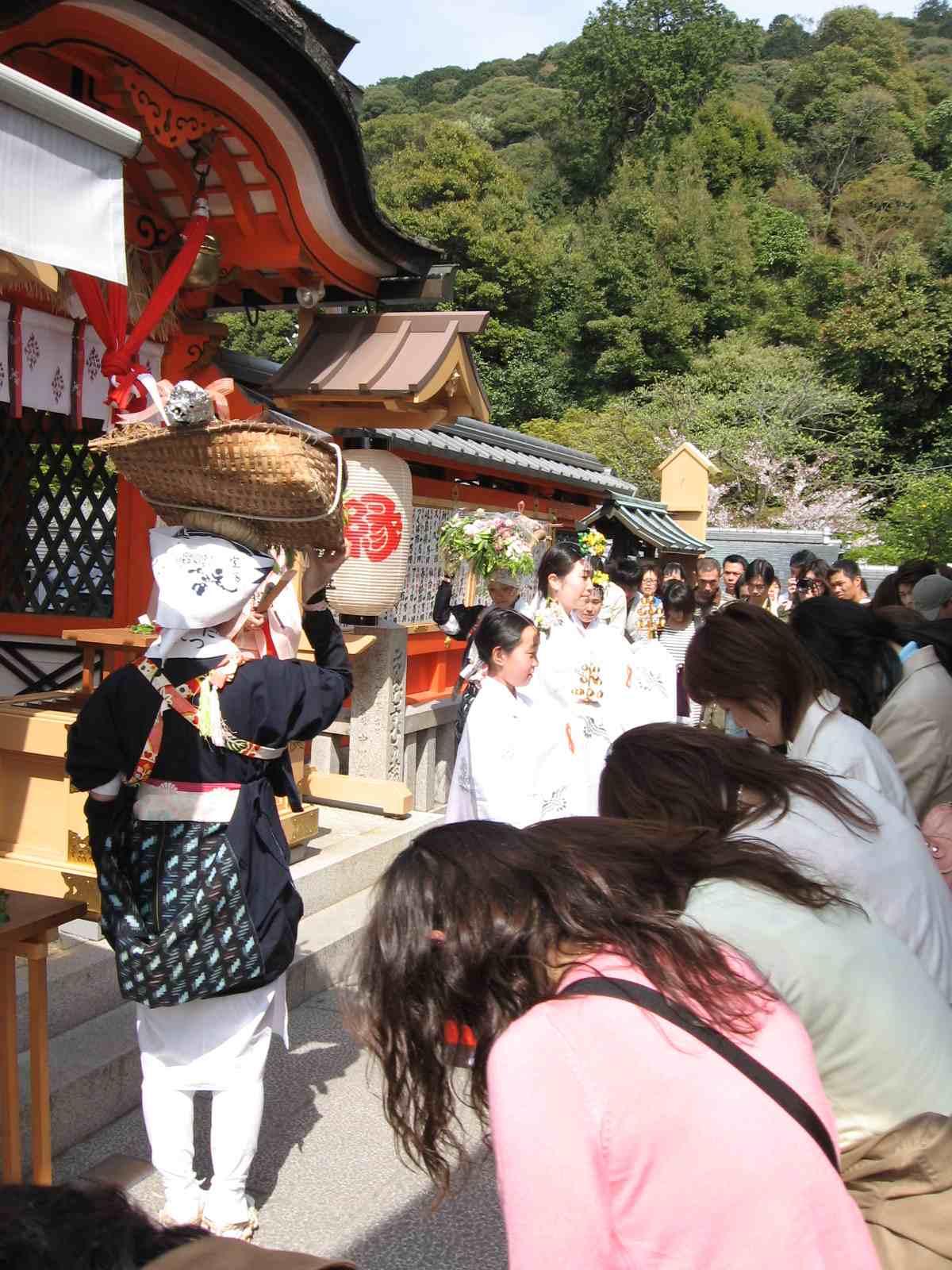 桜祭り　巫女「神鈴の儀」