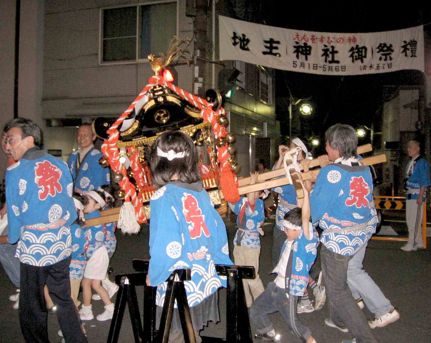 御輿巡幸　清水道