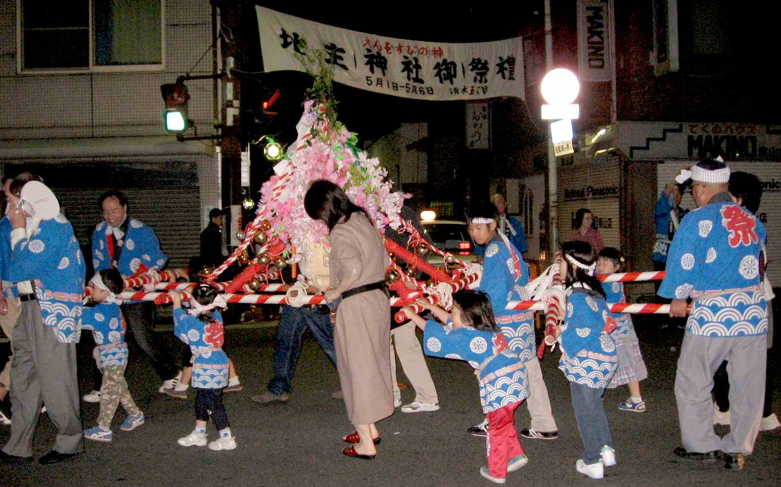 子供みこし　地主神社祭礼