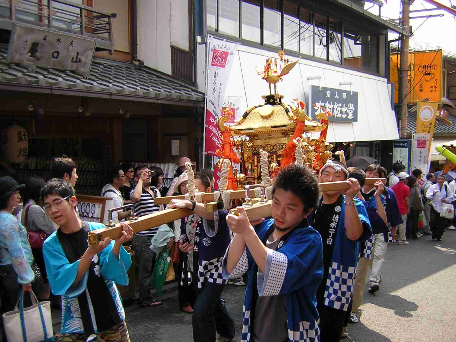 地主祭り　御輿巡幸