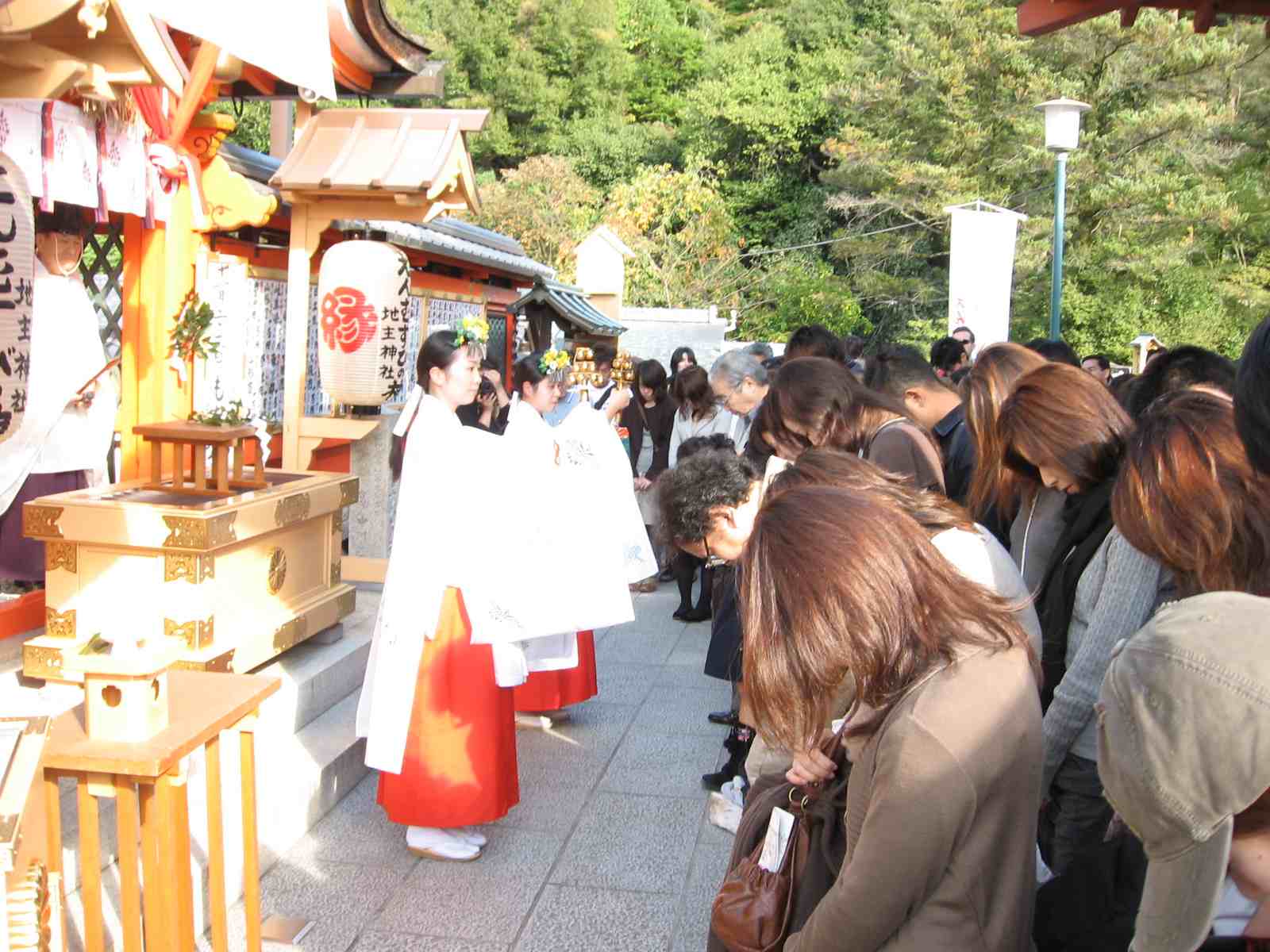 地主祭り 巫女 神鈴の儀 