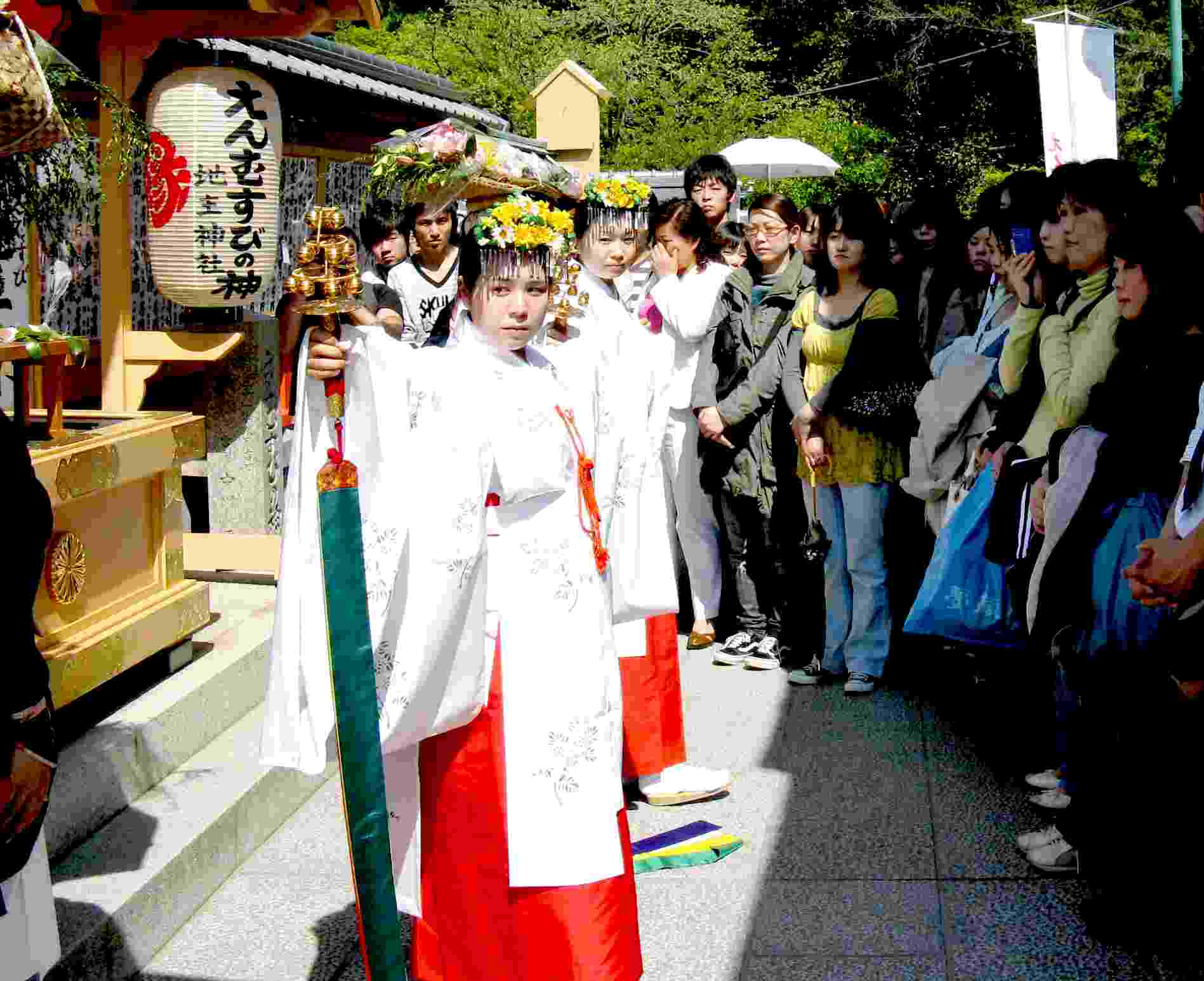 神楽奉納　えんむすび地主祭り