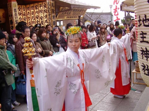 大祓祭 巫女 神楽奉納