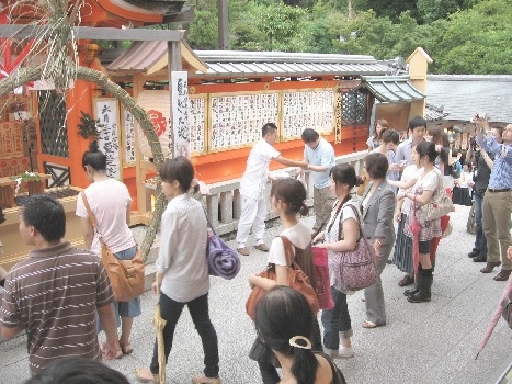 夏越しの大祓祭 茅の輪くぐり ひとがた祓い