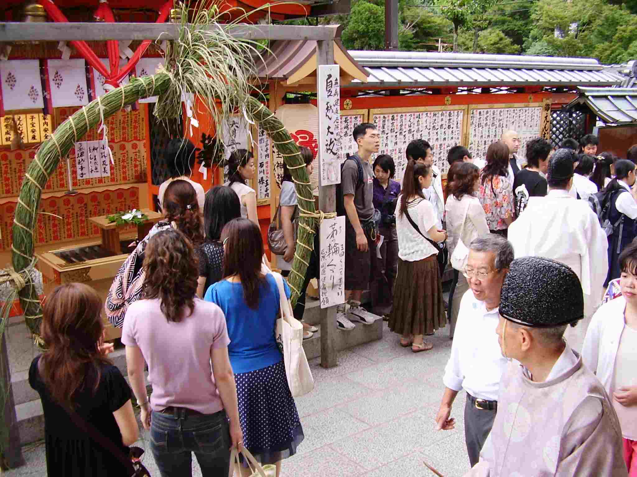 夏越しの大祓い祭　茅の輪くぐり