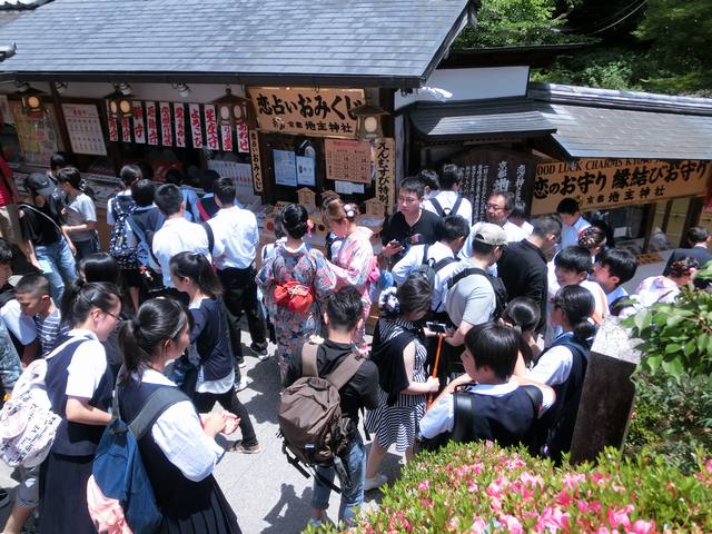 地主神社境内