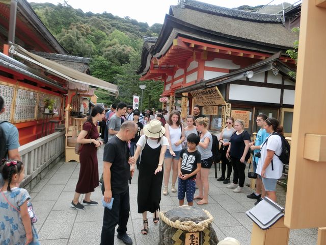 地主神社境内