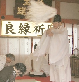 地主神社　敬老祭 長寿箸授与