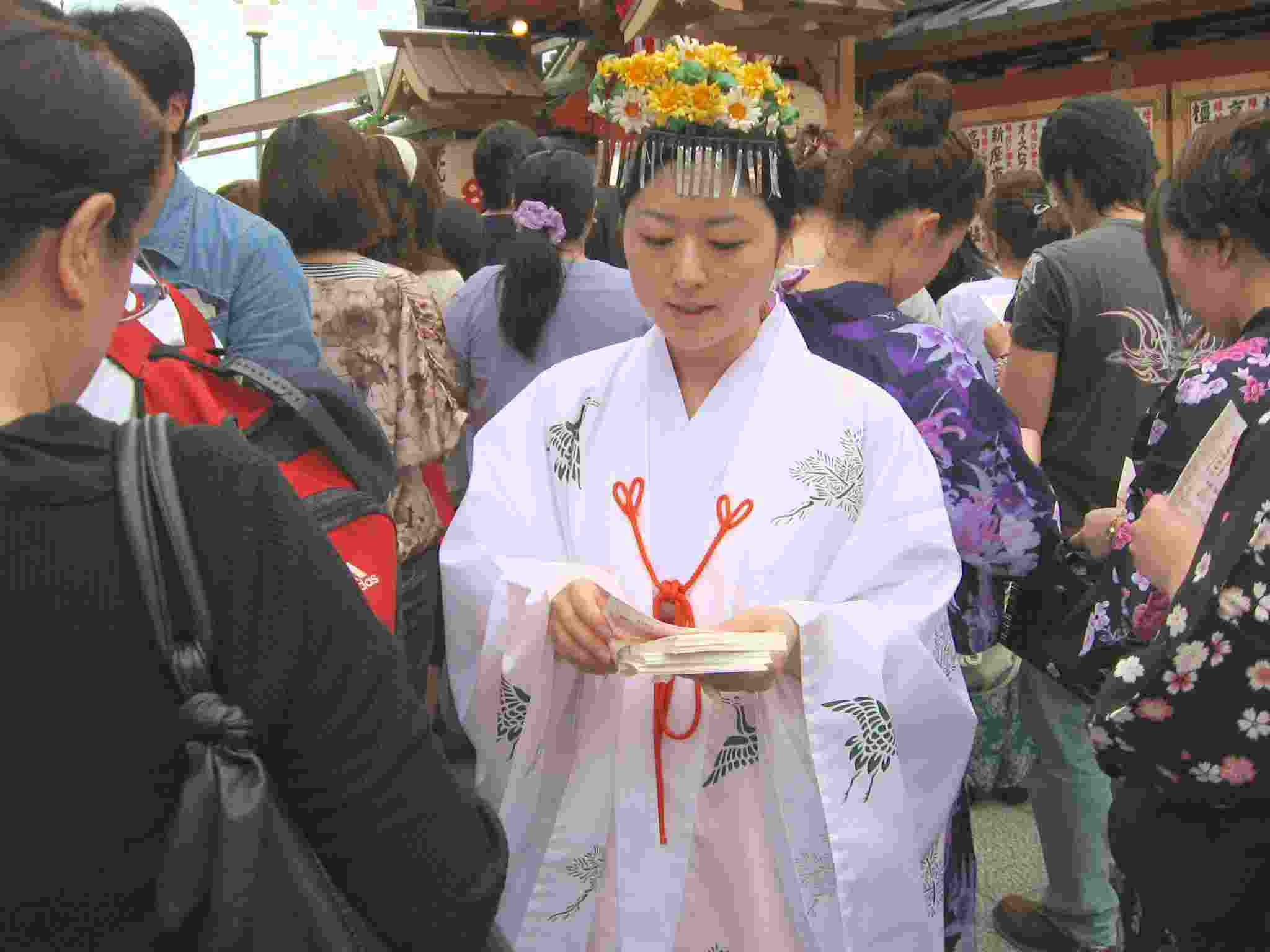 えんむすび地主祭り 「開運こづち」授与