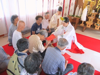 地主神社敬老祭 長寿箸授与