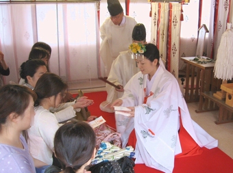 えんむすび地主祭り  開運こづち授与