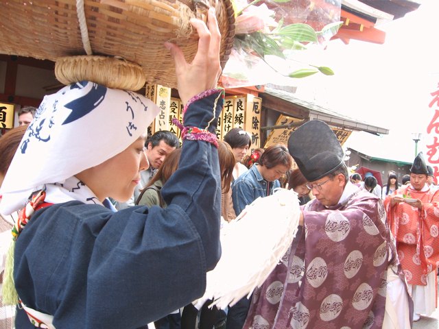 縁結び地主祭り 開運こづち授与