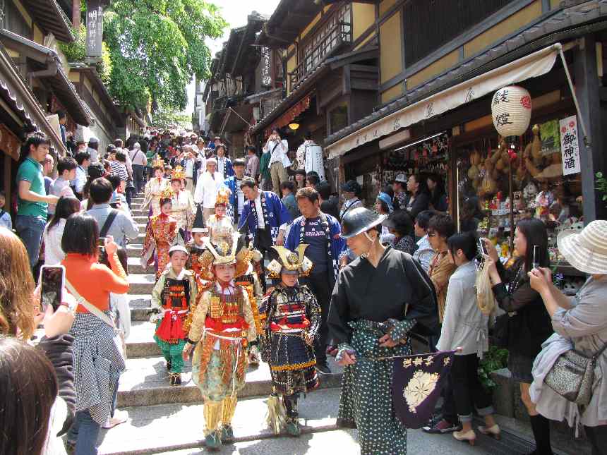 例大祭地主祭り 武者・稚児