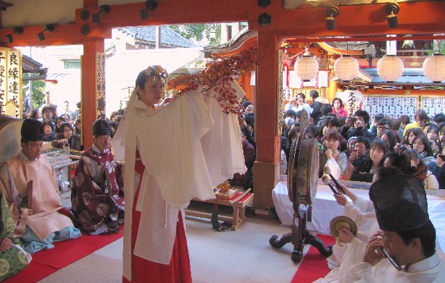 もみじ祭り　神楽「もみじの舞」