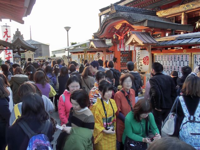 地主神社境内