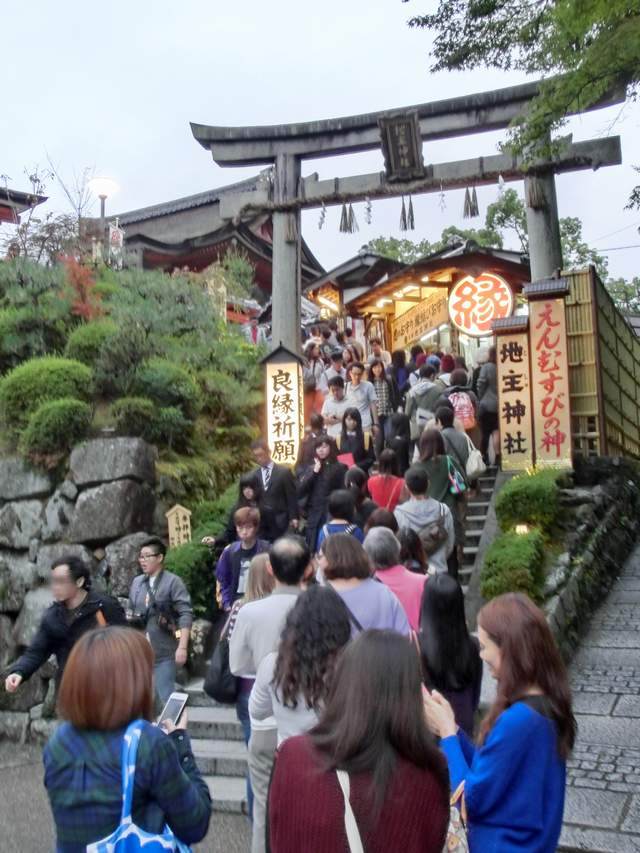 地主神社境内