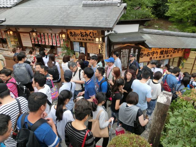 地主神社境内