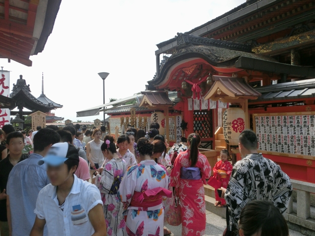 地主神社境内