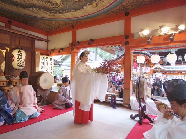 もみじ祭り　神楽「もみじの舞」