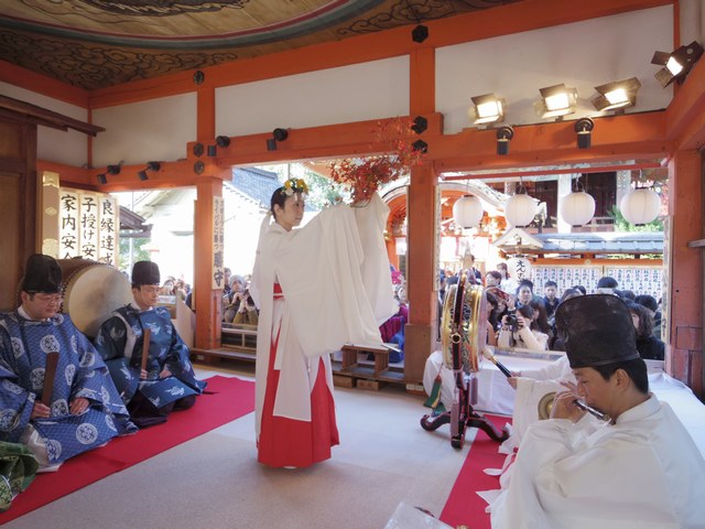 もみじ祭り　神楽「もみじの舞」