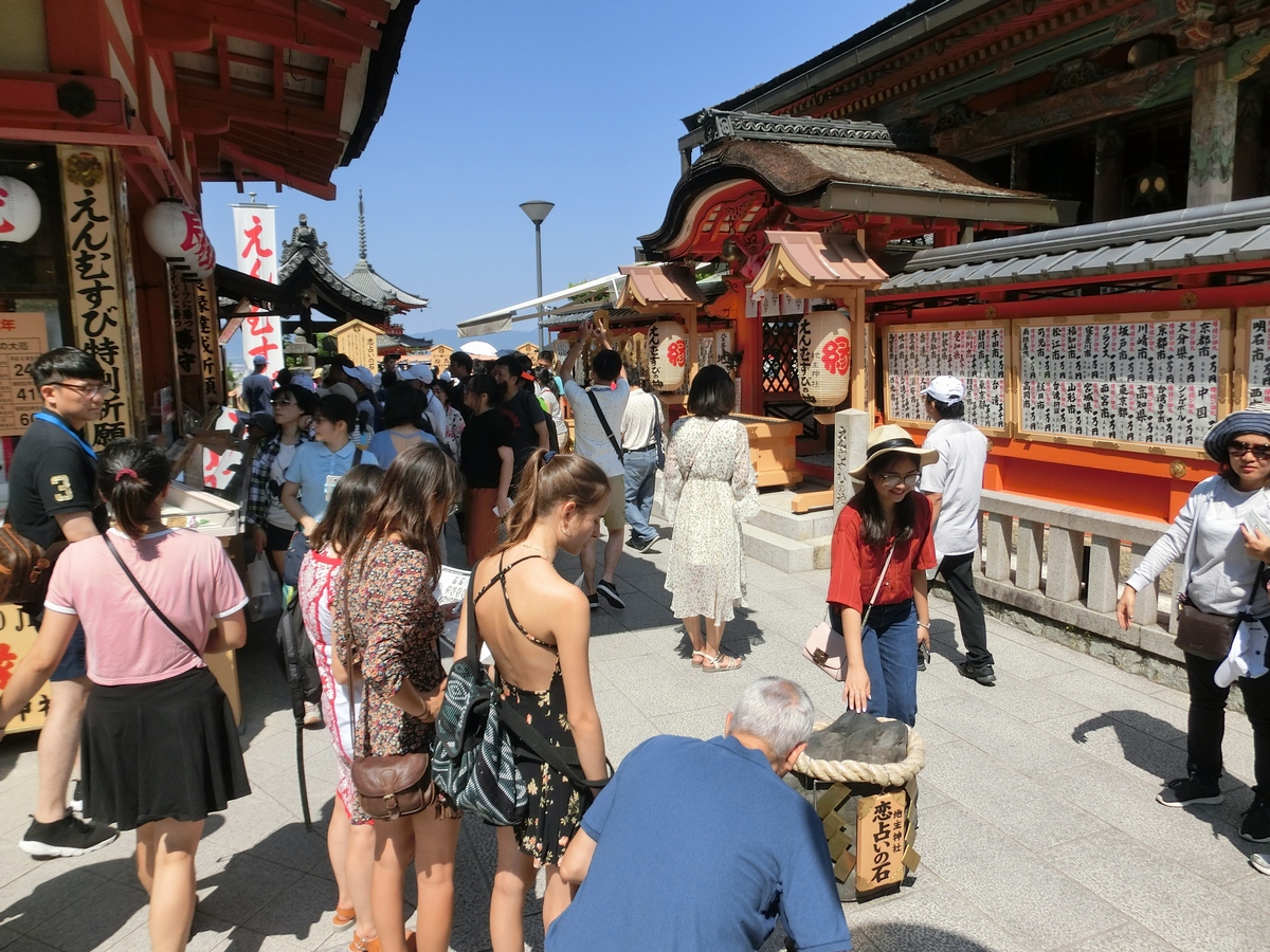 地主神社境内